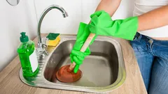 Évier bouché ou malodorant ? Les remèdes maison à connaître